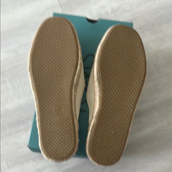 TOMS Santiago Light Sand  Mules with Minimalist Design FINAL CLEARANCE PRICE - Picture 4 of 9